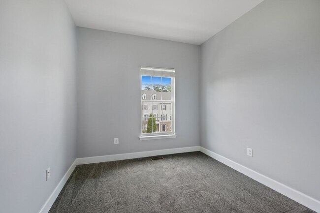 Building Photo - 3 BEDROOM, 4 BATHROOM TOWNHOME AVAILABLE MARCH 1STNOW AT SUMMERFIELD RESIDENCES AT VICTORY PROMEN...