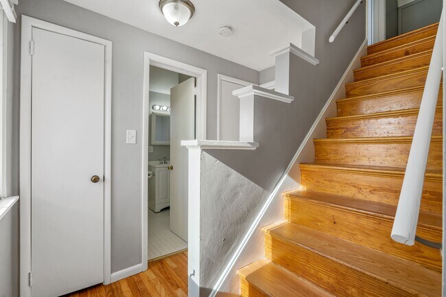 Building Photo - Newly updated 3Bed/1.5bath in West Mifflin