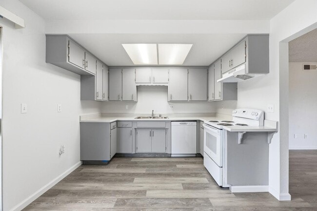 Building Photo - 1800 Rockford Ave