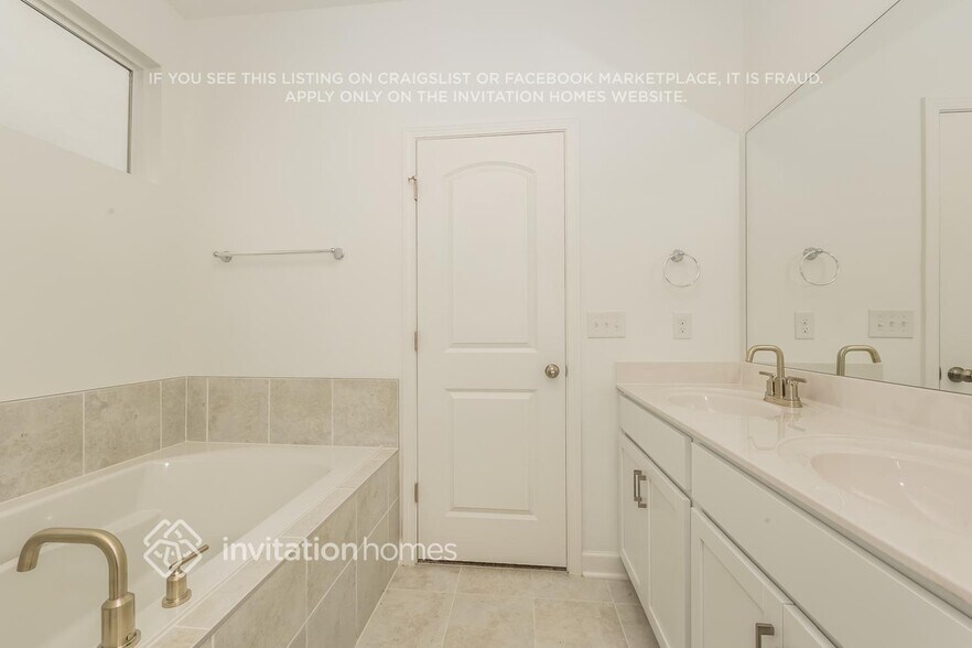 Building Photo - 833 Molly Ln