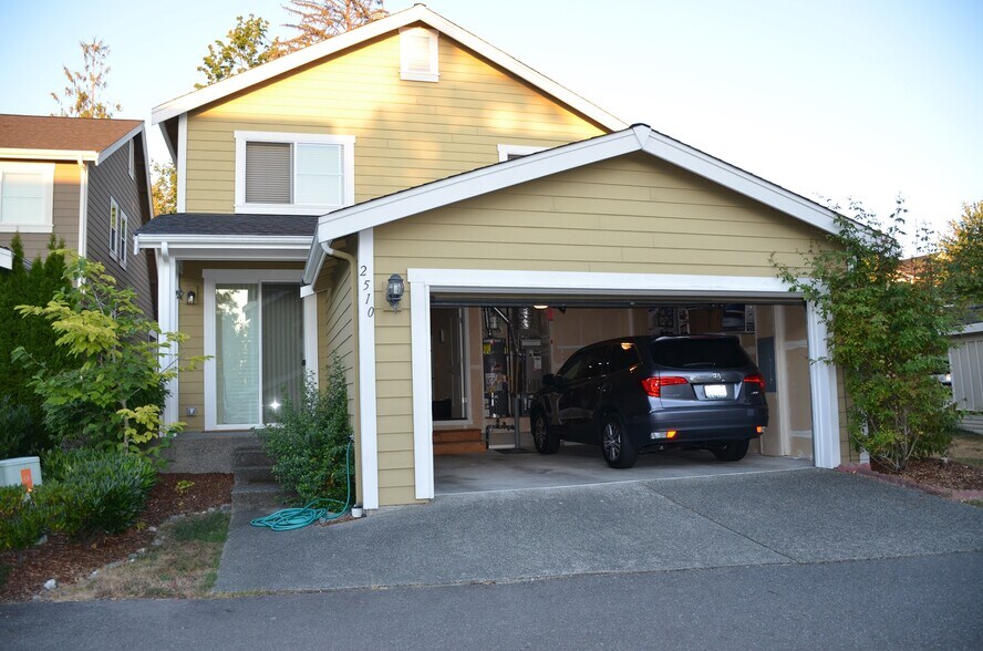 2 Garage - 2510 Kirkwood Pl