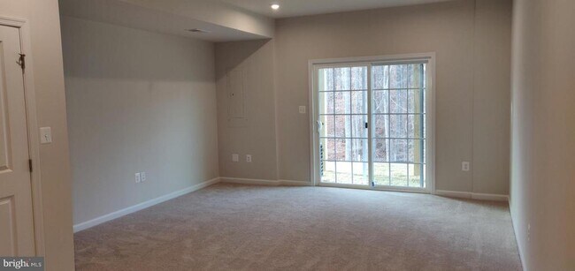 Building Photo - 710 River Crest Way