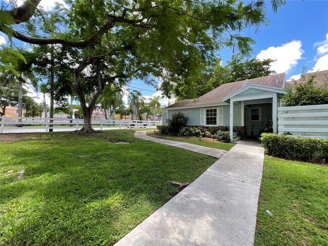 Building Photo - 13799 SW 147th Cir Ln