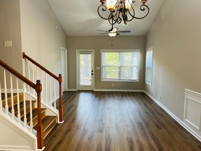 Building Photo - Wow! Check out this charming 3 bedroom 2.5...