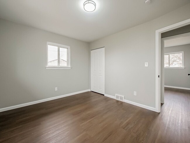 Building Photo - AVAILABLE NOW! Charming 3-Bed Home with Spacious Yard in Van Buren Township