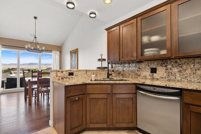 Building Photo - Fully Furnished Mid-Century Modern home wi...