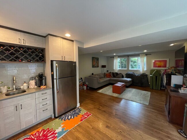 Building Photo - Spacious Corner-Lot Home 4 bed 3 bath – Gr...
