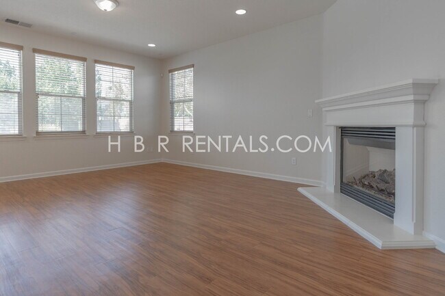 Building Photo - 521 S Altura Ct