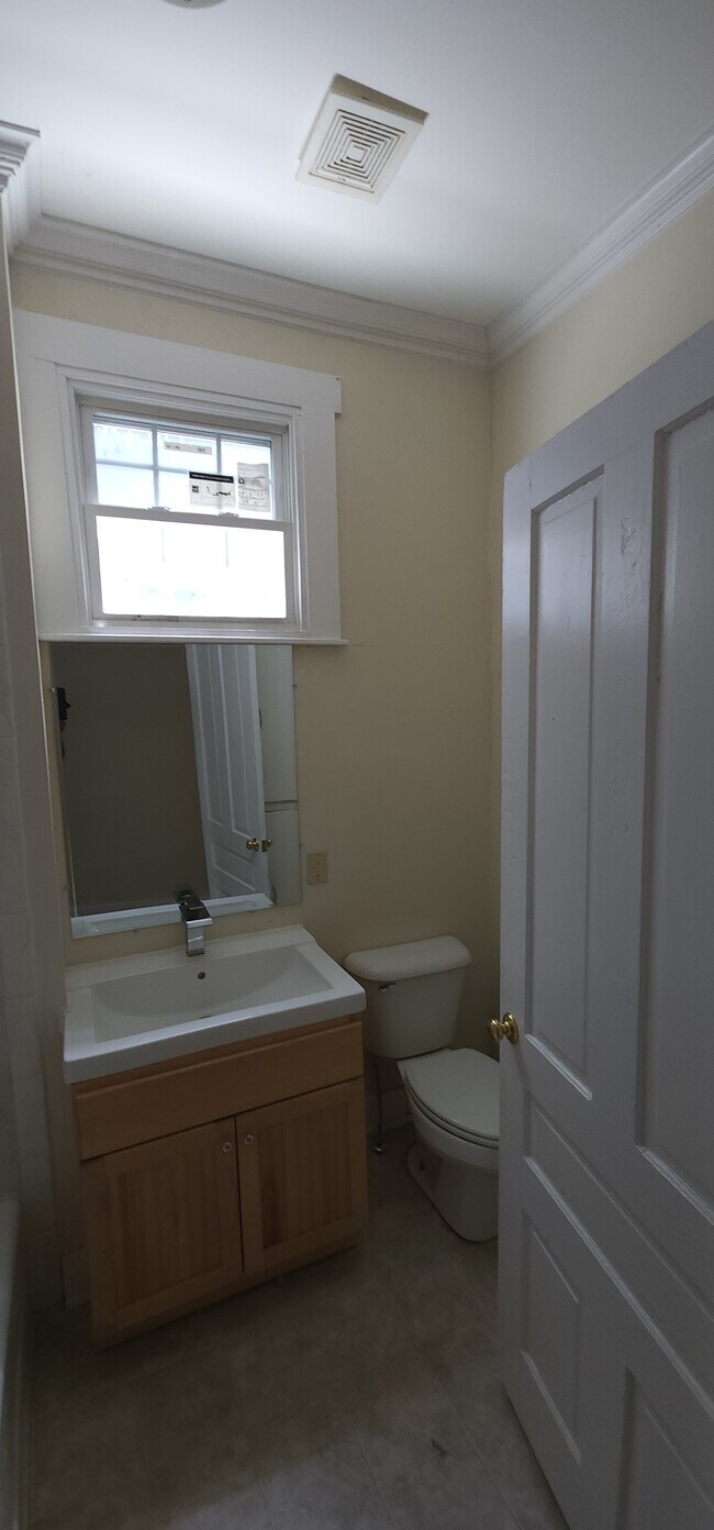 Building Photo - 446 Brightwood Ave