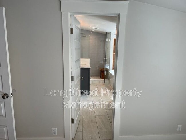 Building Photo - 11687 SE 33rd Ave
