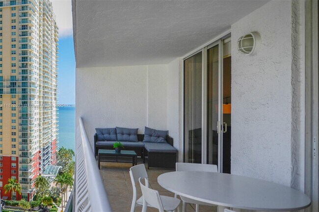 Building Photo - 1200 Brickell Bay Dr