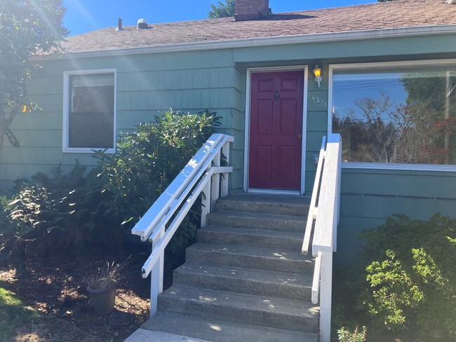 Primary Photo - North Seattle 3 Bedroom 1.5 Bath - Well Ma...