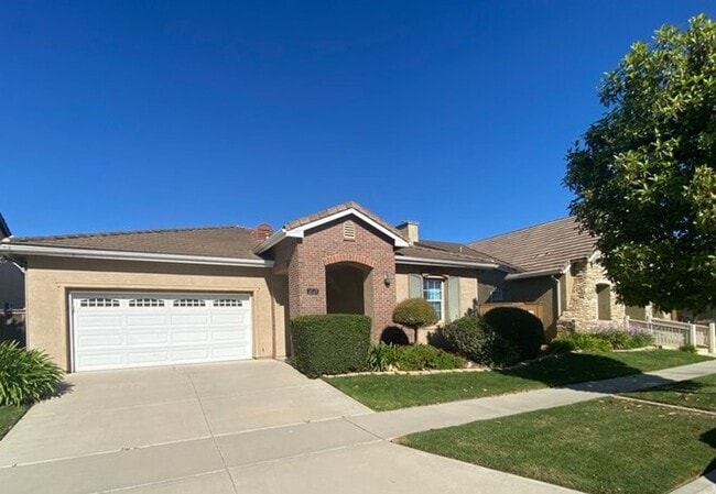 Building Photo - Gorgeous one story home in Bradley Square