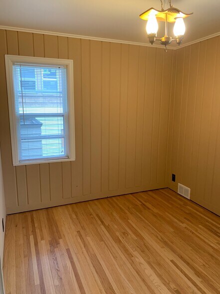 Building Photo - 409 W Arrowhead Rd