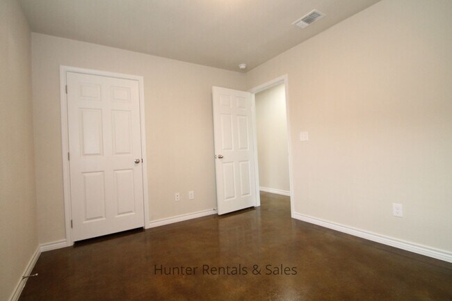 Building Photo - Truly Exceptional!