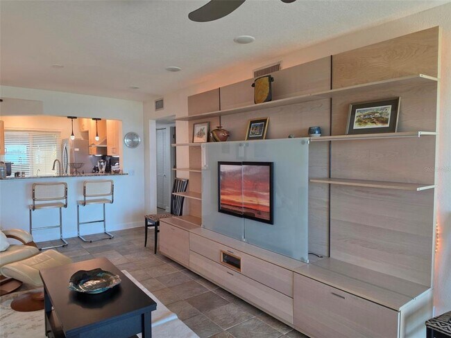 Building Photo - 6295 Bahia Del Mar Cir