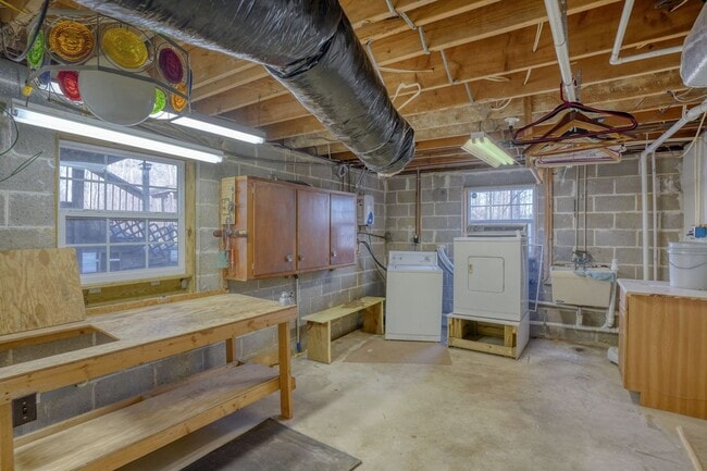 Building Photo - Just What You Have Been Looking For a Single Family Ranch in a Quaint Country Setting