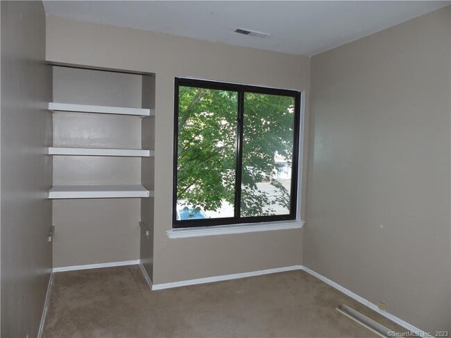 Building Photo - 64 Lawson Ln