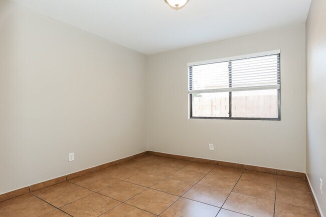 Building Photo - 8516 W Elm St