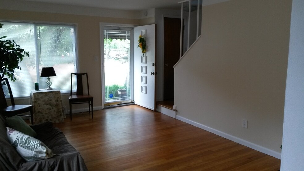 Living Room - 21865 Coolidge Highway