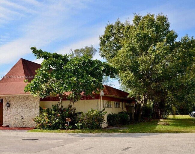 Building Photo - 4047 NW 16th St