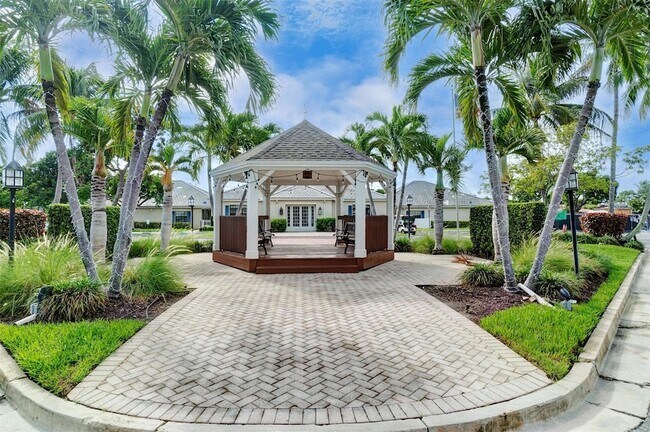Building Photo - 140 Cypress Club Dr