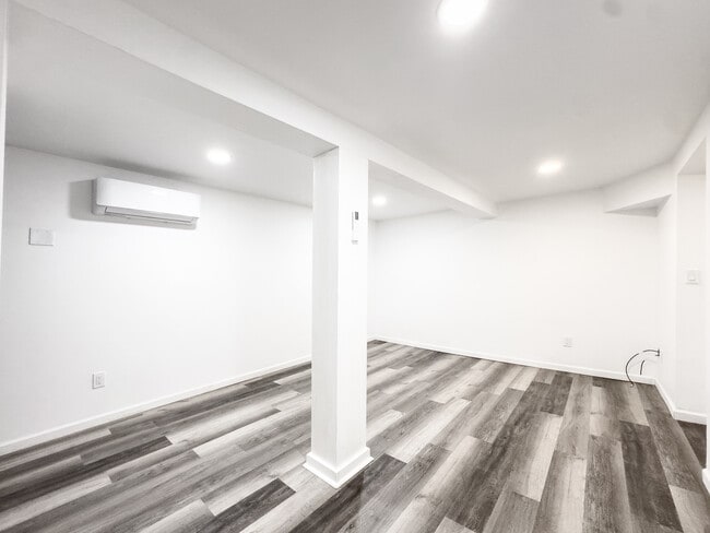 Building Photo - 1814 Newfield Ave