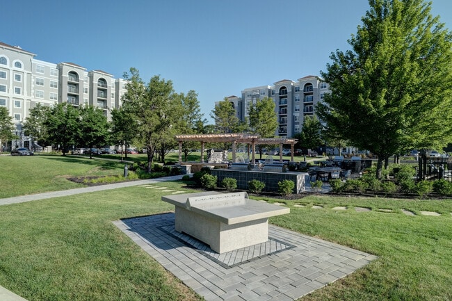 Building Photo - 1155 Museum Blvd