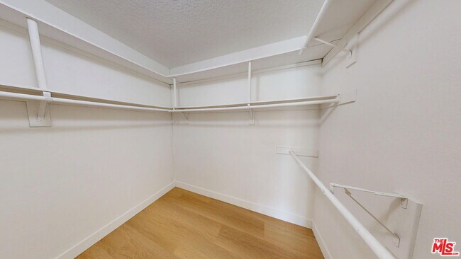 Building Photo - 7814 Woodhall Ave