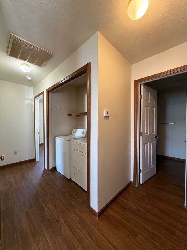 Building Photo - 209 Stonewall Ct