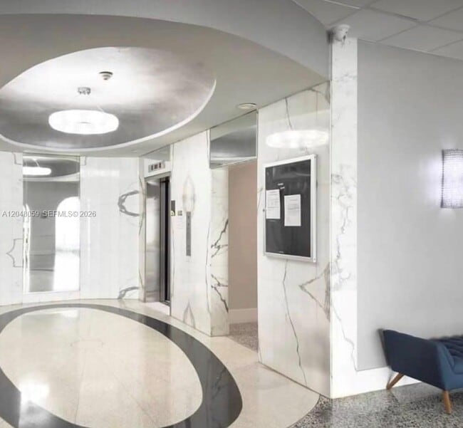 Building Photo - 3140 S Ocean Dr