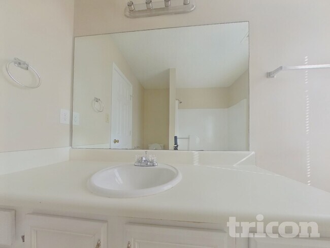 Building Photo - 6300 Holborne Ln