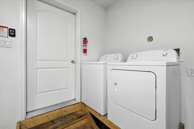 Building Photo - 4866 S Danielle St