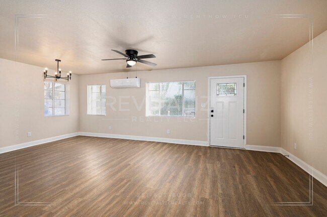 Building Photo - 1704 McGill Ave