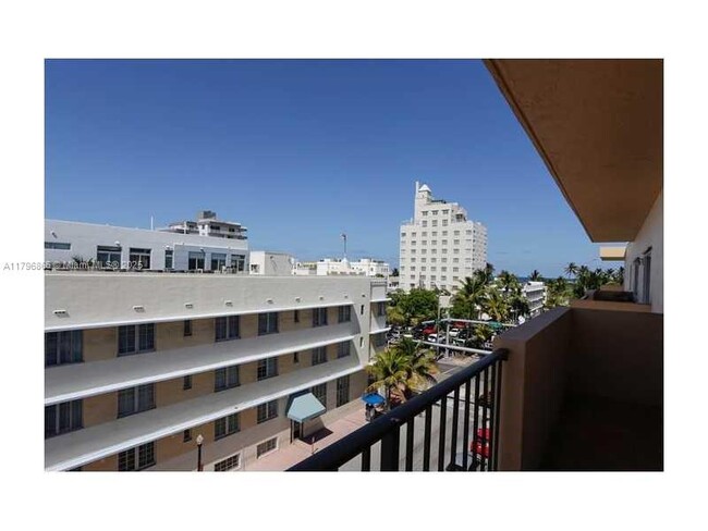 Building Photo - 1150 Collins Ave