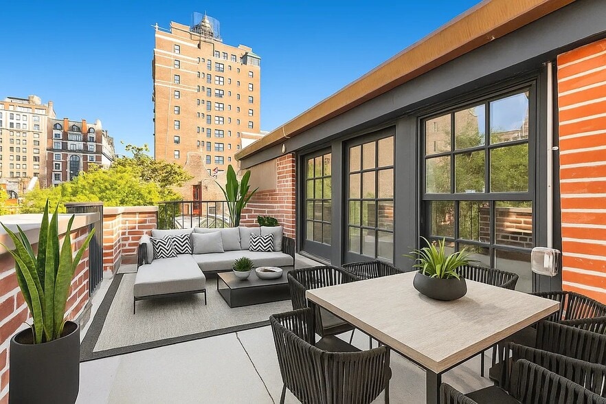 Primary Photo - 28 W 11th St