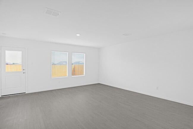 Building Photo - 819 Pawpaw Dr