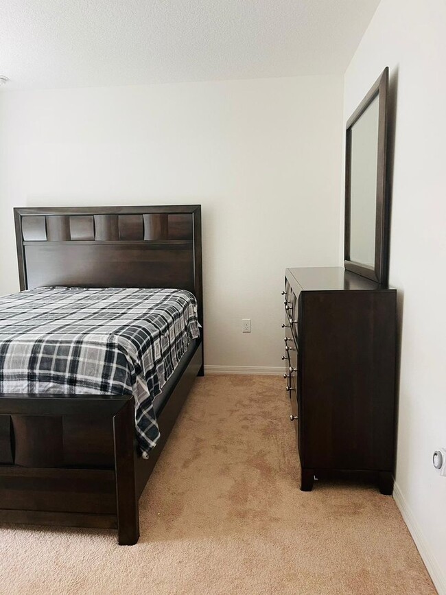 Building Photo - Brand new 4 bed 2 1/2 bath house in gated ...