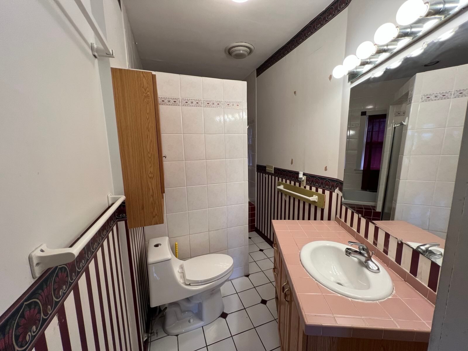 Bathroom - 854 Sumner Ave