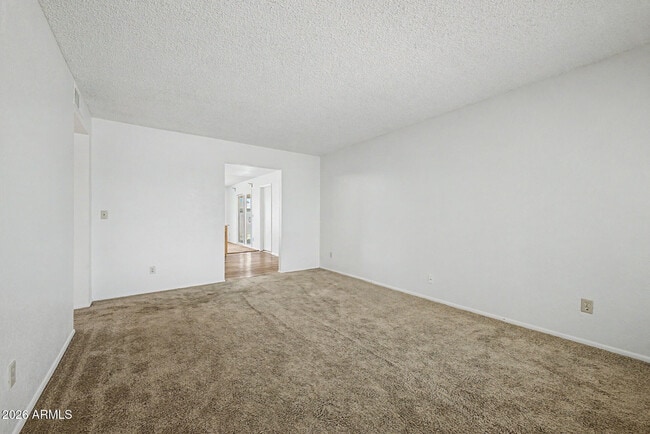 Building Photo - 932 W Libra Dr