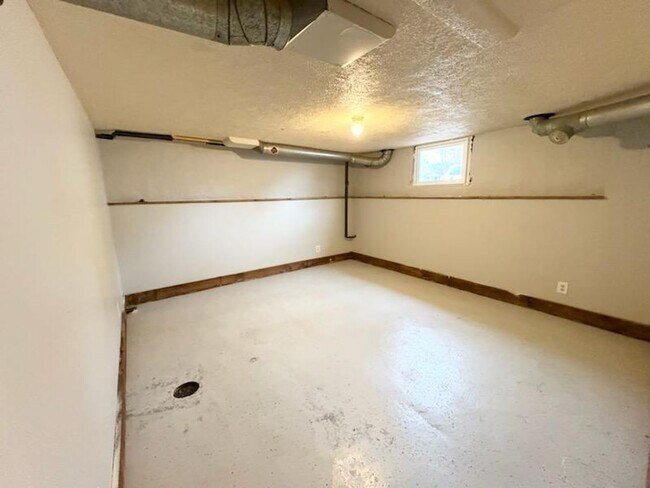 Building Photo - Stunning 3-Bedroom Home with Everything You’ve Been Looking For!