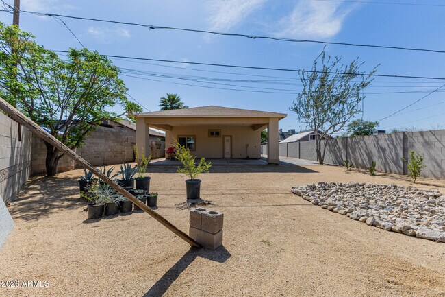Building Photo - 1908 E Harvard St