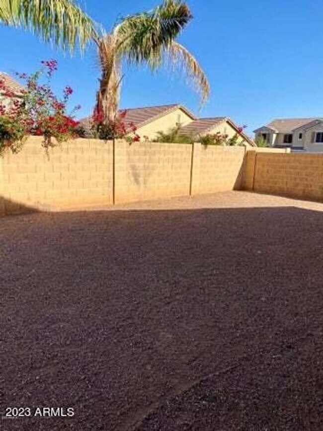 Building Photo - Single Level 4 bedroom, 2 bath home available in Skyline Ranch
