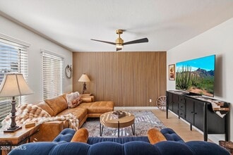 Building Photo - 8107 E Vista Dr