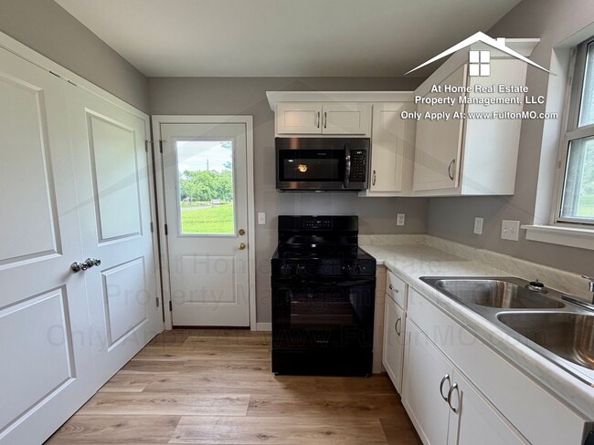 Building Photo - 2717 Mayflower Dr