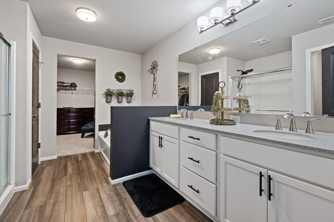 Building Photo - Luxury 4BR Home in North Lacey with A/C, D...