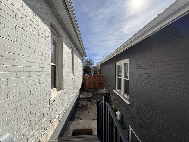 Building Photo - 379 E 800 S