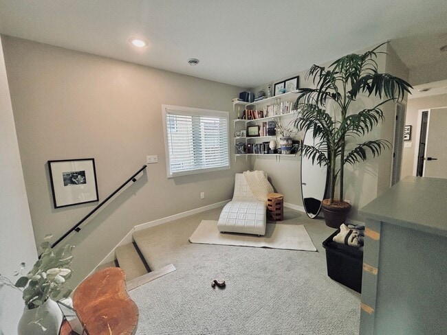 Building Photo - Rare Minnehaha Parkway rental under 5k! Be...