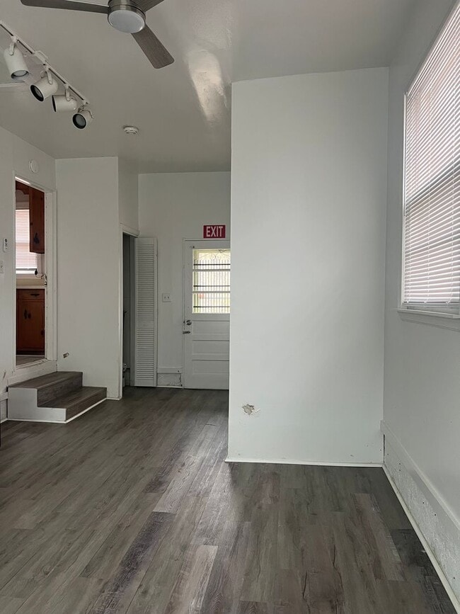 Building Photo - 11 Markham Dr