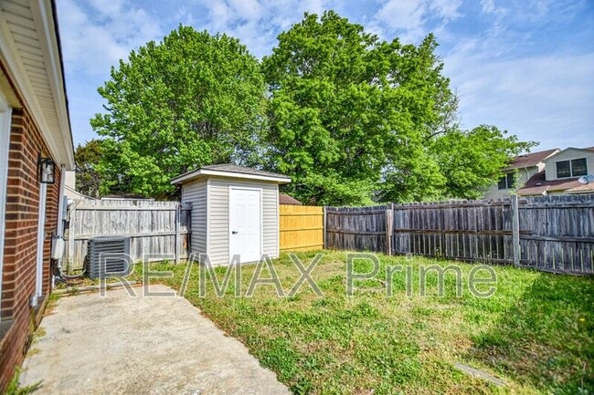 Building Photo - 3900 Raintree Ct